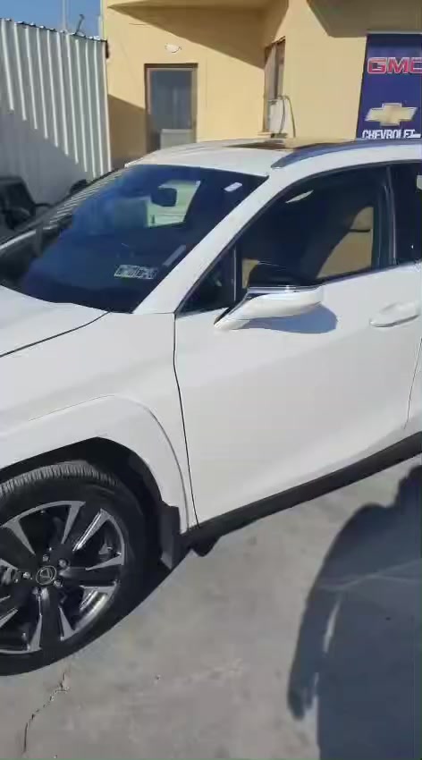 السلام عليكم ..
ترهم للشهداء لان كمركها غالي وترهم حره 
لكزز  UX 250 هايبرد موديل 2024
لون ابيض وداخل خمري مميز جدا واعلى فئه
السياره بالحره / الاردن ومصلح درجه ممتازه ومكفوله من اي صبغ او شاصي او لغد وكير ومحرك او تصليح سابق 
ضرر السيارة بسيط جدا كما موضح بالصور ورقم الشاصي 
السعر بالحره مصلح جاهز ١٧٨ ورقه 
السعر كامل في بغداد ومرقم اربيل ٢١٧ ورقه 
 ***********
