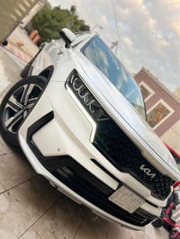كيا سورنتو  2023 للبيع لون ابيض خليجي محرك 6سلندر  ماشيه 33 الف كيلو ب...