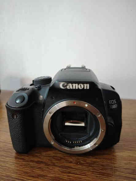 كامرا كانون 700D
ملاحظه/كامرا المس شاشه قلب حساس تكدر تخلي الوجه وردي بيه تعديل داخلي كلش قوي مقاومه الصدمات كامرا كلش قويه عالية دقه فيديو HDالي ياخذه باعافيه عليه تعال سوالفك شنو وياها 👇🏻👇🏻

زوم رياضي 70-300سيگما نظافه 85٪📽

عدسه 50mmالغنيه عن تعريف فتحه 1.8 نظافه 100%🎥

جيلاتين حمر 📷
شاحنه 🔌جديده 
بطاريه عدد 2🔋
جنطه صغيره 
حزام كتف 🎗
نقل صور 📸

كل هذا 500الف ماتلكه هيج سعر ابد باعافيه ع ياخذها 

مكاني الديوانيه 
يوجد توصيل جميع المحافظات العراق توصيل عليك 😚❤

***********
