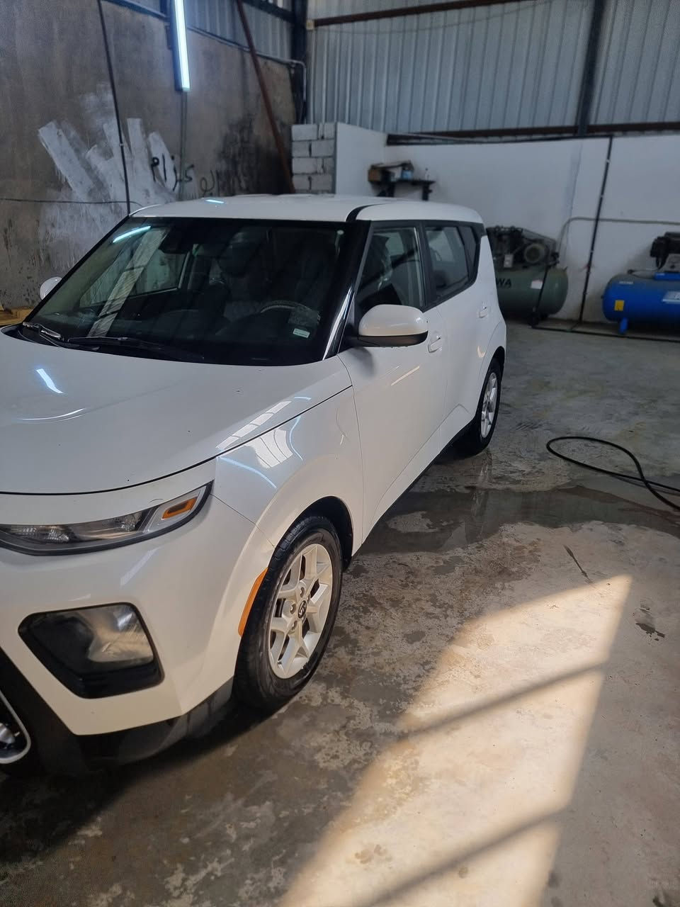 🌹🌹تحية طيبة 🌹🌹
كيا سول 2020 S مرقم واسط 
السعر 110بي مجال بسيط 
محرك 2000 دوش 
ماشيه 144 الف 
ضررها تبديل دعاميه أماميه فقط 
ارباكات سليمه 
ملاحظه .......
محرك مفتوح 
 صبغ باب خلف السايق
 وقبق الجنطه بسبب التكشير 
والصور موجودات قبل الصبغ 
مكان السياره محافظة واسط 
اي استفسار الاتصال على 
***********
***********
