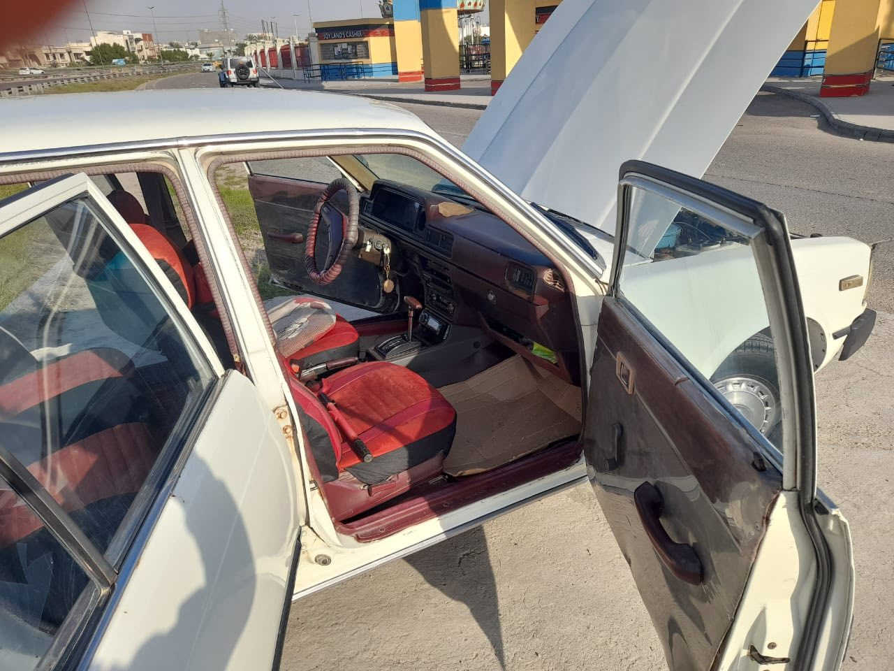 السلام عليكم كرونه٨٠بلاديه گير أوتوماتيك بلادي تبريد باسمي السنويه تنتهي٢٠٣٠ و التحويل ببغداد  مكانها بغداد حي الجامعه خلف أكاديمية الصم والبكم صبغ حزام فقط السعر 45$ و بيهة مجال للشراي ، للاتصال علي  ***********.
