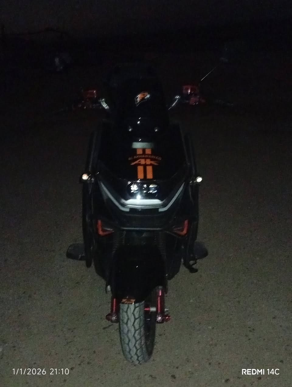 سلام عليكم 
دراجه جبلي الأخوين AK موديل 2026 للبيع 
بطاريات 6 بطاريه وحده 40امبير 
يمشيك45كيلو 
كارت تشغيل 2
بصمه تشغيل عن بعد 2
السويج 2
دبل اشاره 
الكهربائيه كله شغاله 
ملف 3700 سرعه 130
سعر مليون خمسين بيه مجال 
قبل شهرين  اشتريته والله 
مكانه الانبار عامريه صمود 
رقم هاتف ***********
واتساب ***********
