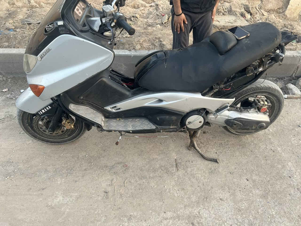 تي ماكس 2007 للبيع بيهة ضربه من وره ومعدله نقصهة بس صفاحيات. وبك لايت  شغاله نكره سلف دراجه كامله  ***********/السعر 8وبيهة مجال
