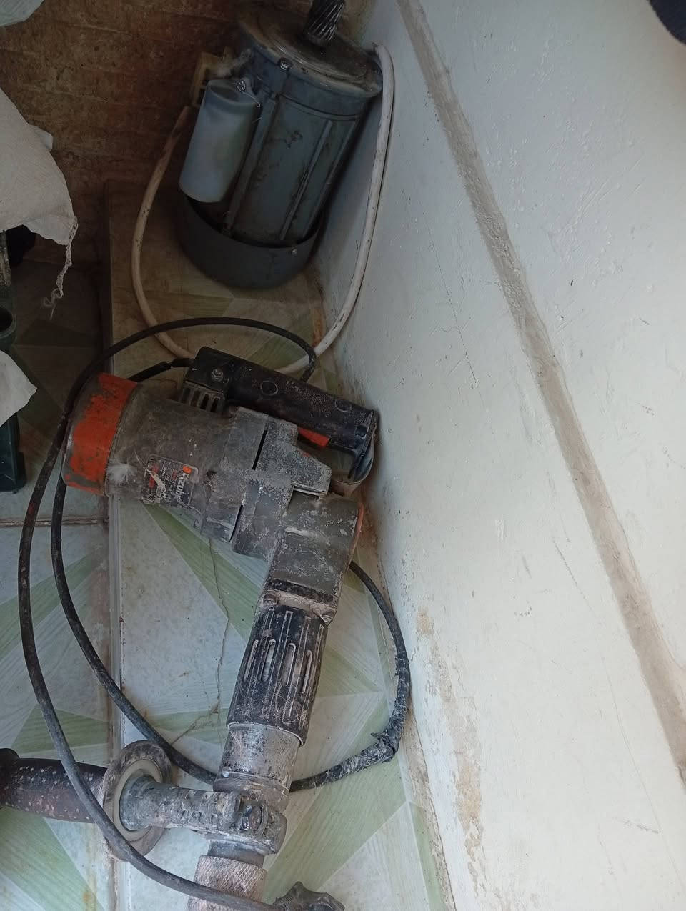 غراض للبيع شغالين بس ماطور محروك ومكينه لحيم ناقصه بانكه


**إذا كنت صاحب هذا الإعلان وتريد حذفه لأي سبب، رجاءا أرسل رسالة إلى الدعم الفني**