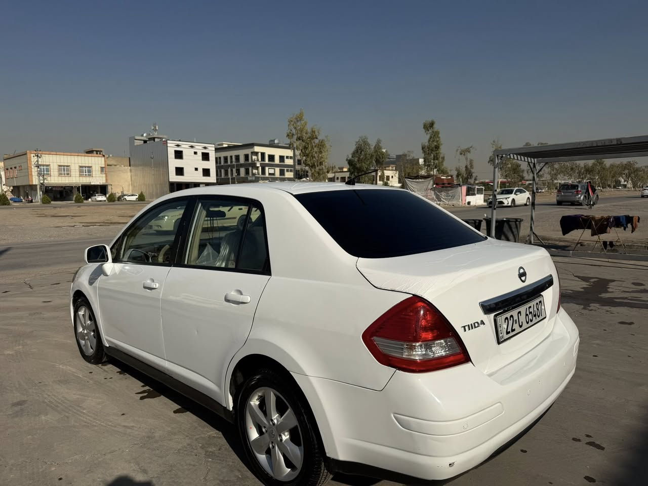 نيسان تيدا خه ليجي ٢٠١١ناوزه رد
مه كينه١.٨
بي بوياغ دووسي جي ته عديلي هه يه 
شاشه ئايبات ويل١٦بيلاد 
ره قه م سه نه وي هه زه نوي 
***********وتسئاب فايبر
