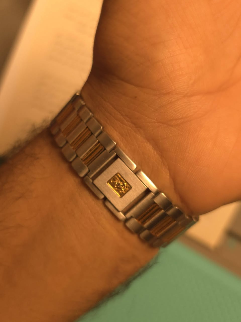 نوادر سانتا باربارا بولو آند راكيت كلوب فنتج سويسري 
نظافه الساعه كالجديد(مخزن )
ماكنة كوارتز سويسري ثري فايف العملاقه
قطر الساعه 33ملم 
ارتفاع الساعه 7ملم 
نافذ يومي 
ارقام لاتيني 
سير تو كلر 
سير ابلادي مختم شعار بولو 
للحجز والاستفسار دايركت 
#ساعة_رجالية #سويسرا


**إذا كنت صاحب هذا الإعلان وتريد حذفه لأي سبب، رجاءا أرسل رسالة إلى الدعم الفني**