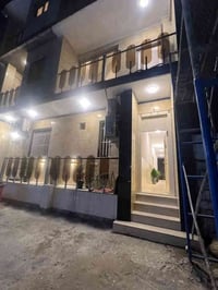 شقه للبيع مساحتها 80 متر طابق ارضي بناية بناء حديث الموقع الكراده ساحة...