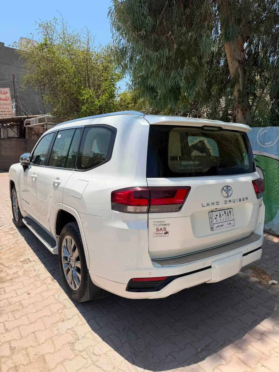 لاندكروز موديل 2023  تون تيربو ساز ماشية 36  كفالة عامة  كير محرك صبغ بارد بغداد حي الجامعة  السعر 67وبيهة مجال قليل سيارة جديدة كلششش ***********
