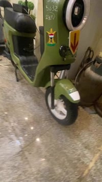 دراجه r9للبيع دراجه كفاله عامه 2026باتري ٣٢ونلي اصلي الدراجه جديده حيل...