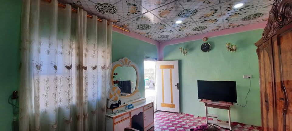 للبيع أو مراوس بيت مساحة 125 م زراعي سند 25
يحتوي على طابقين الارضي غرفتين وصالة ومطبخ واستقبال ومجموعة صحيات والطابق العلوي غرفتين..
.. 
الموقع طويريج شارع اربعين نزلة بيت عجس فرع مولدة علي صبري داخل فرع مسدود آخر بيت 
للاستفسار اكثر اتصل على الرقم  ***********
