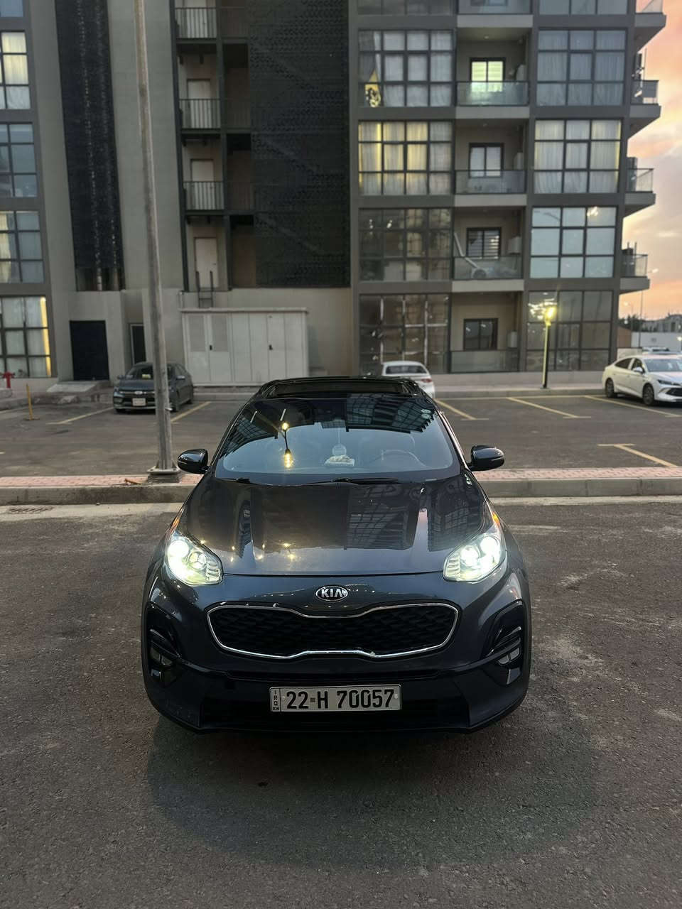 السلام عليكم ورحمه الله
للبيع كيا سبورتج 2020 وارد امريكي فئة ( S ) 
السياره  ماشيه ١٠٠ الف كيلو
المحرك GDI (٢٤٠٠) 
صور حادثها موجود بلمنشور
المواصفات :- 
بنوراما 
رادرات 
قطعتين تبريد 
كشنات جلد + تدفئة تبريد 
بجم (لايت) زنون 
تحكمات ستيرن جهتين 
ويل كب
شاشه كبيره
كامره دواره
نضام (سبورت -عادي- ايكو)
مانع انزلاق 
كروز سرعه
السياره رقم  اربيل ( تريد تحول ، تريد وكالة ) 
السياره حلوه و جاهزه ١٠٠٪؜  وبحالة جيدة جداً 
 مكان السيارة / بغداد حي الجهاد - الامن الوطني 
ملاحظة / السيارة بيها رصعة بالصندوك و بيهه باب سايق والي وراه كلير من امريكا وحادثها فقط بنيد تبديل 

السعر ١٦٣ $ ورقه وسهلة 
للاتصال 📲 ***********
