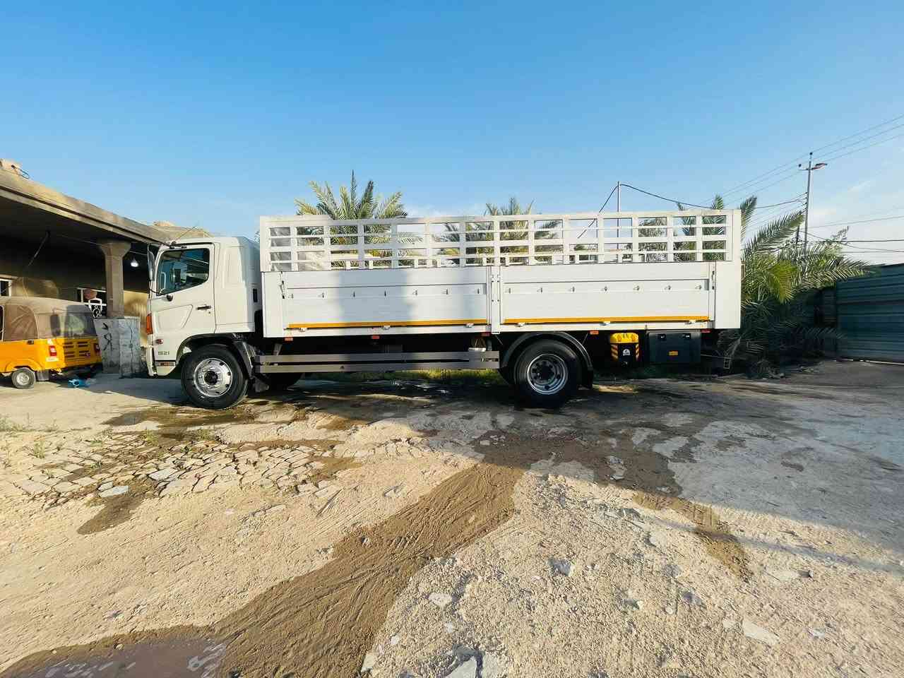 السلام عليكم هينو شيطان 8برغي فحل ايسر بلاد ماليزي الموديل 2008 اصل رقم بغداد انكليزي 4طن هزه جديده سنوية توه مجدده لل 2031بسمي تحويل مباشر السيارة ماشية 245الف مكينة جديده لاتنقيص ولا تبخير 80عادي كير سوبر 82اكسل سوبر  كلج جديد تخم بنزات جديد تخم تاير22ونص Gtجديد  بريك فراك امامي خلفي سايد برك هواء طول السيارة 7امتار اله15سانتيم تبريد ثلج ❄️ دواخل حيل حلوه  بدي الماني كاعيه خشب وحديد 
وبعد بيه تفاصيل
مكاني بغداد الشعلة 
***********
***********
