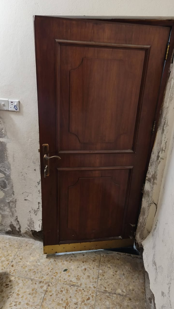 السلام عليكم بيبان 2 صاج درجة أولى شغل قديم كيلونات اصلية تجي تفتحهن ابيدك وتاخذهم بغدادمدينه الصدر السعر ٢٠٠ قفلهم ***********
