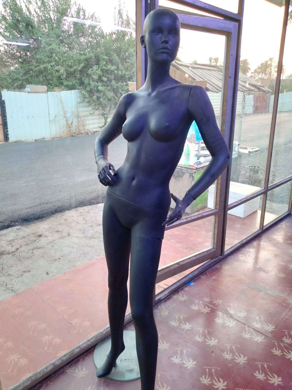 ملكانة نضيفة للبيع سعر ٣٠ ألف للتواصل ***********
