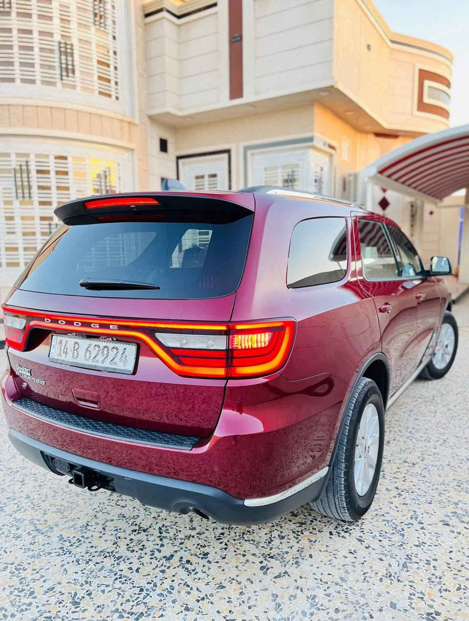 ﷽
سلام عليكم 
دورنكو 2023 
 SXTرقم بصره دولي باسمي
حادث بنيد ودعاميه بدون تبديل فقط صبغ7راكب ماشيه 40،000
موصفات خارجيه:
حساسات خلفيه
حساسات اماميه
مصابيح زنون
انوار نهاريه 
مرايا كهربائيه 
إطار احتياطي 
هوك خلفي 
______________
مواصفات الداخليه :
لون الداخلي مغلفه بيج 
مانع انزلاق 
حساس ضغط الاطارات 
دفلوك 
نظام تعليق رياضي
ابل كار بلادي 
شاشه لمس 
فرامل ABS
كاميرا خلفيه
مثبت سرعه 
رادار امامي خلفي 
اوامر صوتيه
بلوتوث
تنبيه الاصطدام الامامي 
تنبيه نقطه العمياء 
_____________
السعر:290وبيها مجال
مكان السياره:البصره-الزبير
الهاتفـ***********
