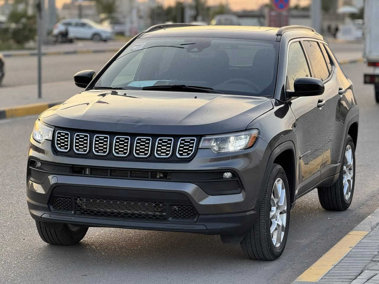 جيب كومباس 
مديل ٢٠٢٣
حره بدون رقم منفيس بسمي 
حادثه تبديل بنيد وجاملغ صبغ راجع نفسه 
فول مواصفات كلش 
السعر ١٣٠ 
مكاني البصره القبله 
***********
