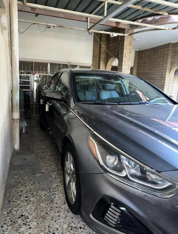 سياره سوناتا للبيع
المديل : 2018 ( امريكي )

الرقم : سليمانيه الجديد ( بأسمي )
سنويه : صالحه الى 2027
ماشيه : 64الف ميل 
المواصفات :
بصمه 
محرك 2400 GDI
تدفئة كشنات 
شاشه كبيره 
تحكم ستيرن 
اشاير بالمري 
رادار امامي 
رادار خلفي 
تبريد بيانو ( شاشه )
تبريد امامي و خلفي 
كشنات كهرباء+كشناتها بعدها جديده لوك
هاند بريك ( بصمه )
٣ وضعيات قياده 
تايرات و دسكات مبدل جديد 
السياره ممفتوح بيها شي بعدها عله وضعيه الشركه 
الحادث : الجاملغ الخلفي مع نصف الصندوق الحادث خفيف مواصل للرادار 
و طخه بالدعاميه الاماميه و هنا بالعراق صار بيها طخه بالجاملغ اليسره طاك بيها ايرباك ستيرن فقط  . موضح بالصور الحادث مع الطخه الباقي كله مكفول لغد شواصي 
السعر :145 وبيها مجال  
للأتصال : ***********
