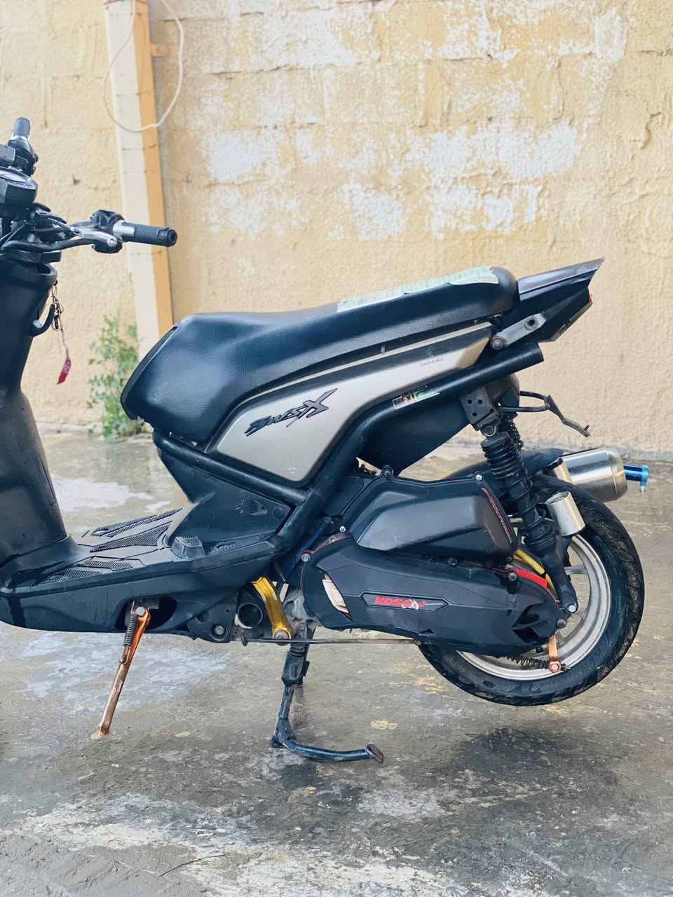 كفاله صار شهرين نازله
ويل PoH
بكلايت R6
قبق كلجات Koso
ستان +رباط مكينه 
هاوزن 
صالنصه بوري عدل 
ستيرين الياف حقيقي
صدر Dy
قبق فلاوين 
دراجه كلشي مانقصهه اليدور مال موته ليوصل 
***********
