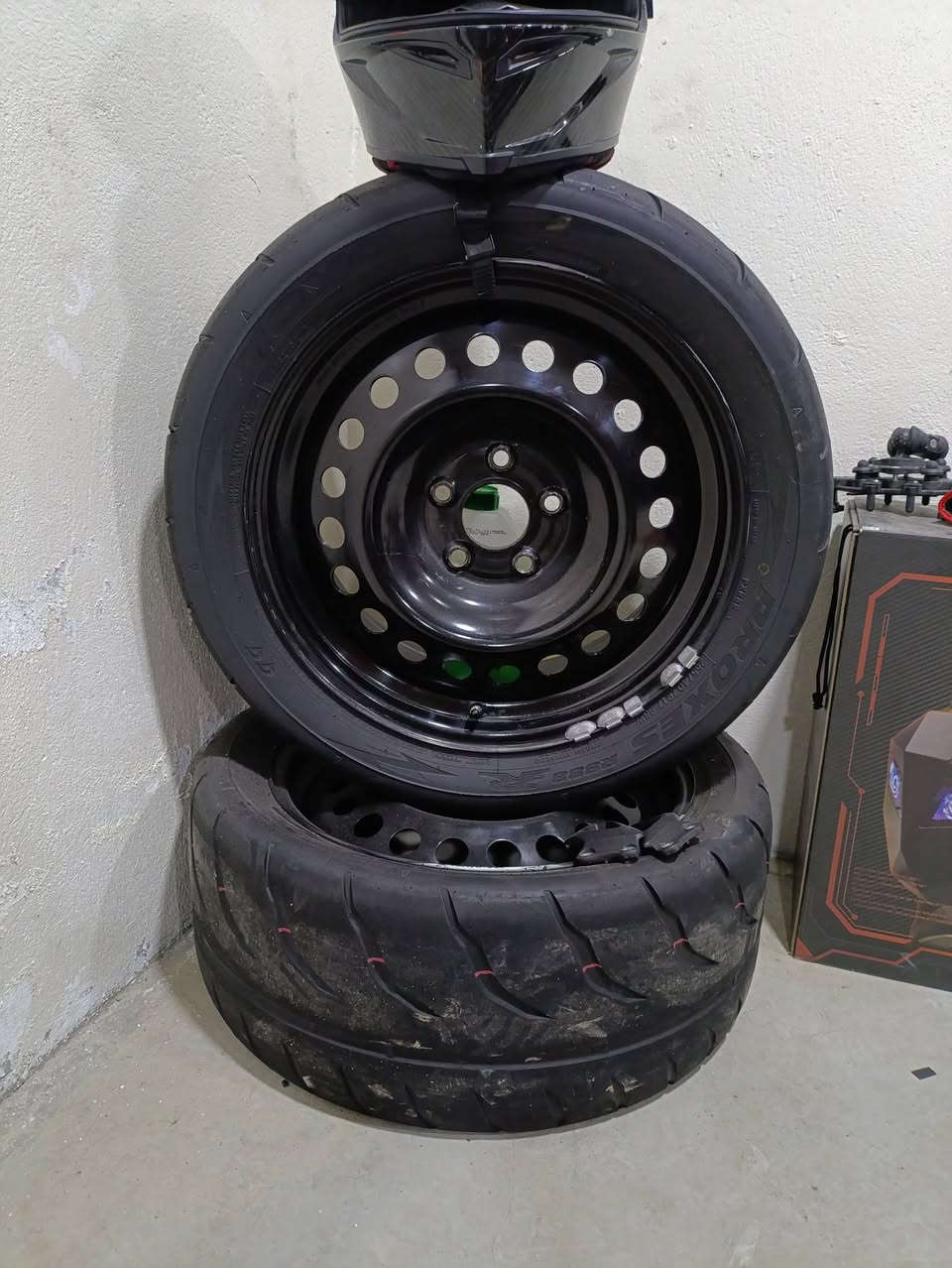 ئەم دوو تایەو ویلە تۆیۆی سیباقە بۆفرۆشتن تایەکان لۆکن ئینتاج یشیان بەرزە سعریشی 250و مەعمەلە هەرکێ ویستی بێتە تایبەت


**إذا كنت صاحب هذا الإعلان وتريد حذفه لأي سبب، رجاءا أرسل رسالة إلى الدعم الفني**