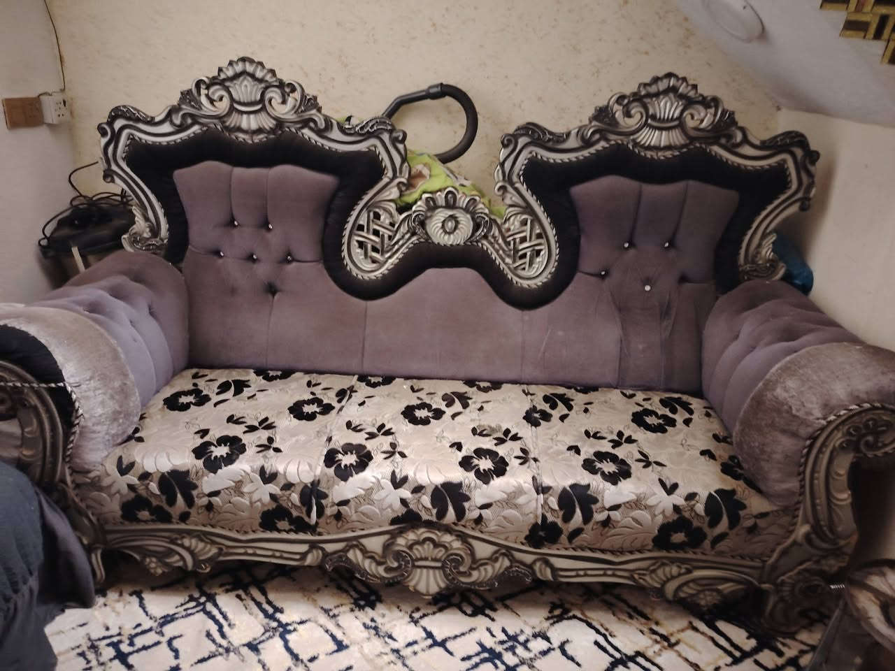 تخم للبيع السعر 400وبي مجال ***********
