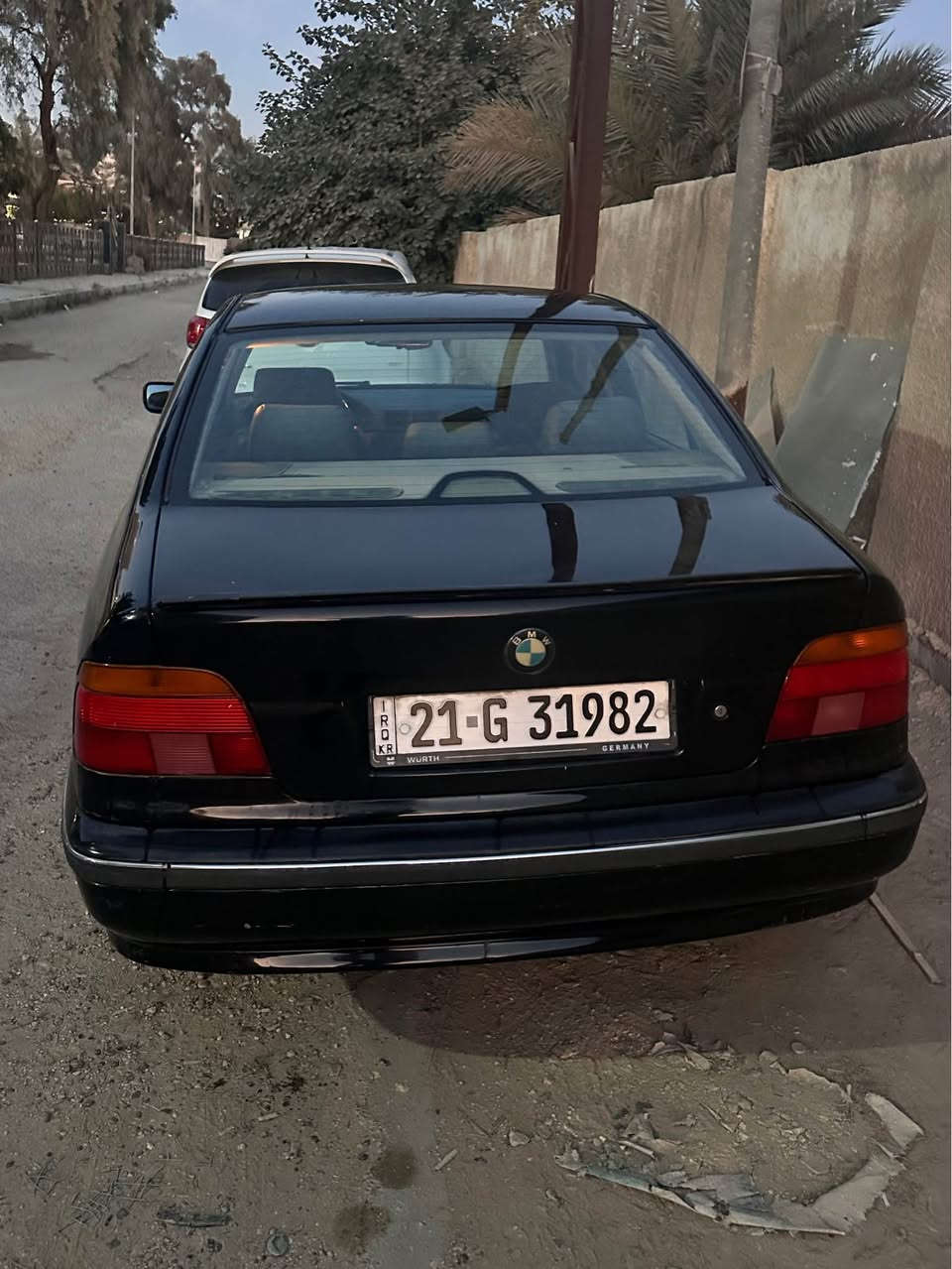 السلام عليكم بي ام رقم سليمانيه باسمي موديل ٢٠٠٠ مكينه ٢٥٠٠ محور غاز يعني انسى صرف دخول للعراق ٢٠١٩ السياره حلوه ونظيفه 
بدون حادث بدون صبغ 
*********** حلة, بابل
