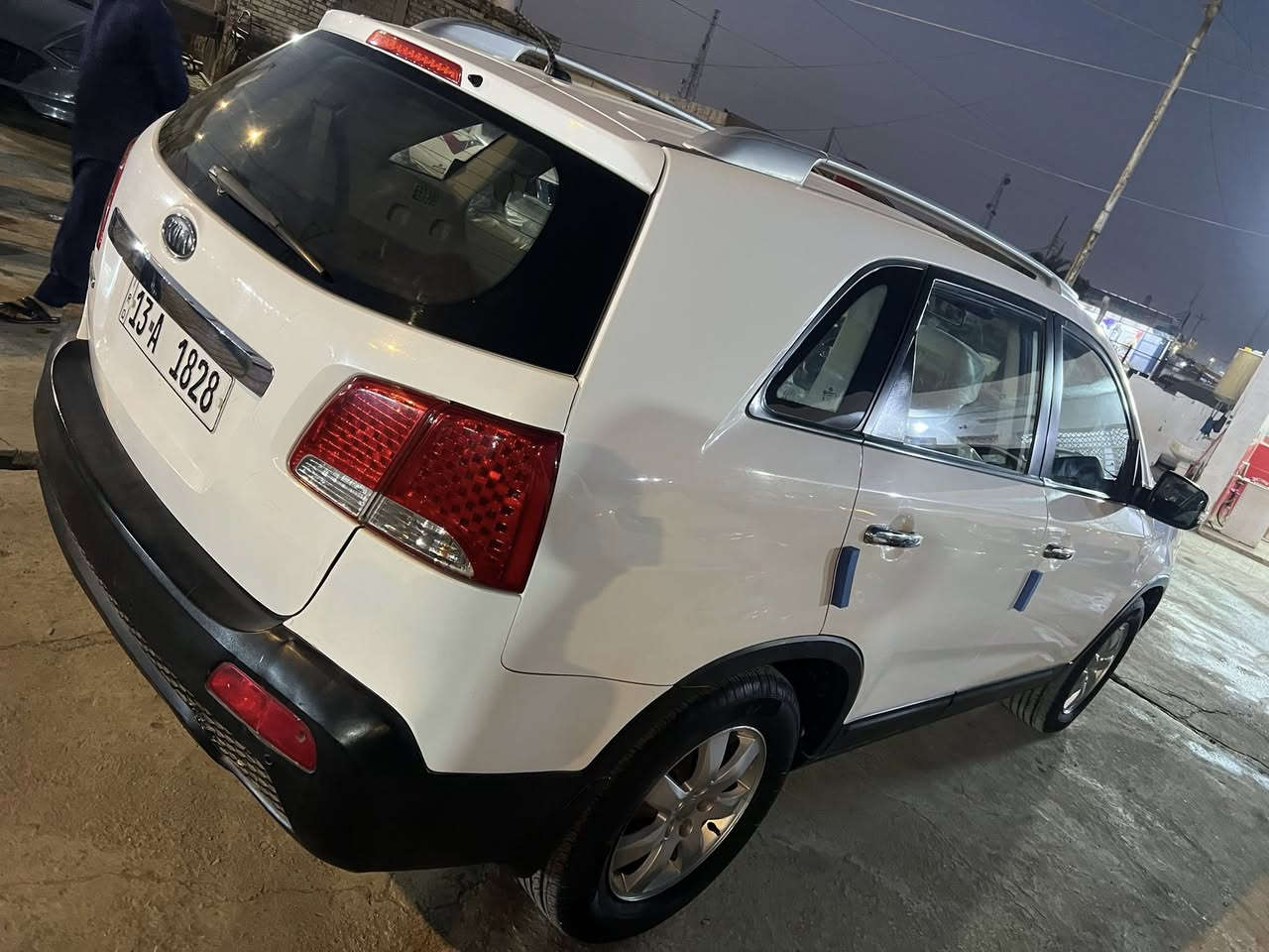 السلام عليكم سياره نوع كيا سورنتو للبيع وارد خليجي بيها جامغ وبنيد موديل 2013 حجم المحرك 4 سلندر عدد الركاب 7 تبريد 3 قطع سنويه 2030 مجدده سياره جاهزه من كل نواحي رقم انگليزي مشروع وطني مكان السياره ميسان السعر 128 بيه مجال قليل الشراي يتصل ***********//***********
