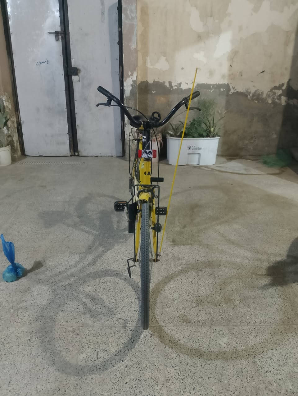 السلام عليكم. رمضان كريم 
بايسكل 26. نضيف مكاني رميثه 
سعره 85الف رقم الهاتف ***********
