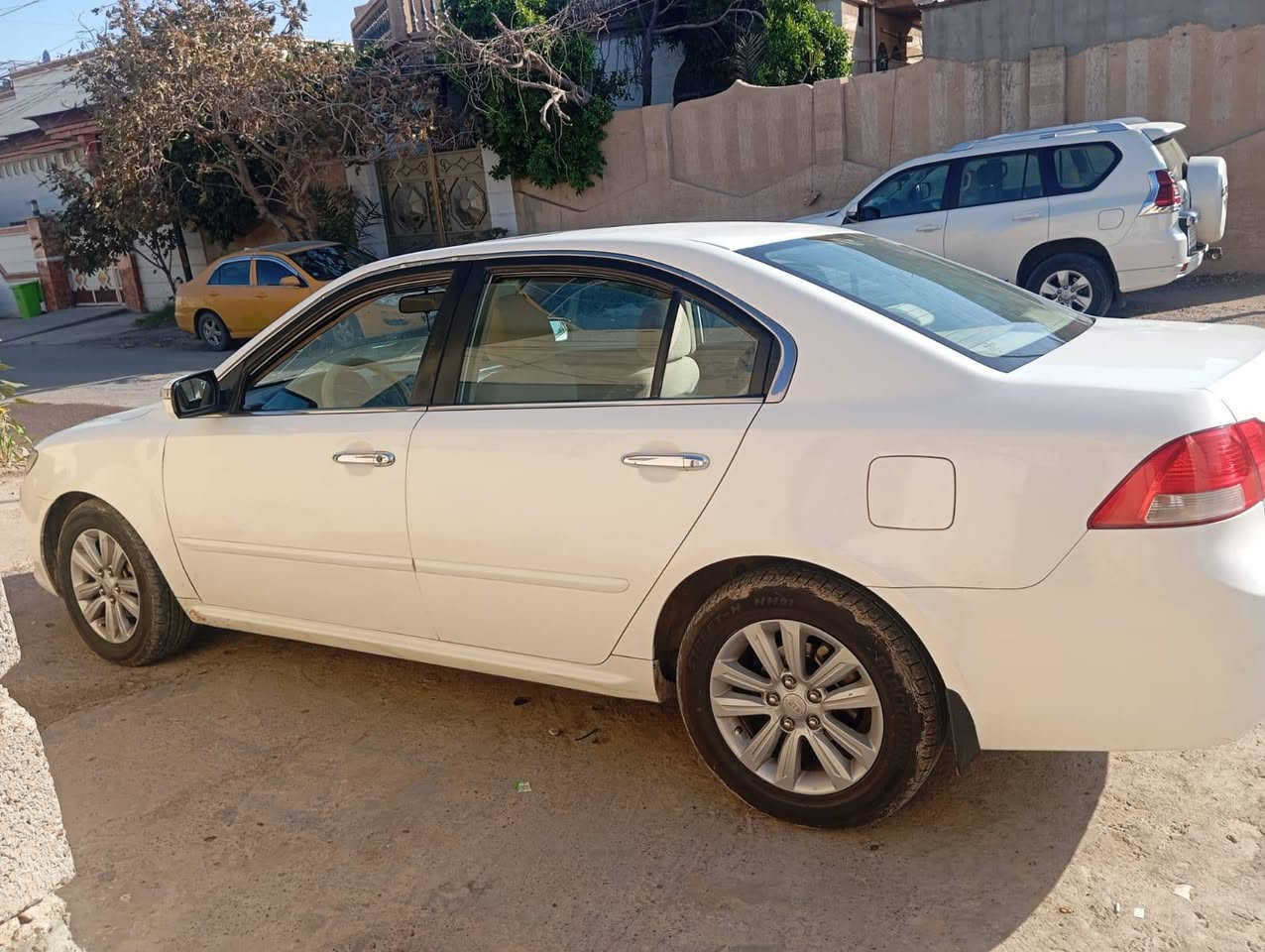 سيارة ابتيمة ٢٠١٠ لمقدس مكفولة وجاهزة من مكينة وگيروحداديات وتخم تايروتبريد وكفالةمن حادث وصبغ ولسونار مرفق للاتصال صاحب السيارة ***********
