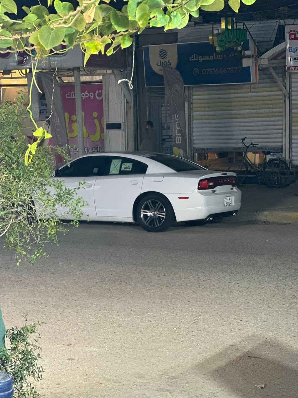 سلام عليكم
 جارجر كنديه موديل ٢٠١3 رقم واسط  انكليزي باسمي سنوية ل ٢٩ السياره جاهزه مابيه اي نقص  موصفاتة فول داخله قرميدي كير طياره شاشه جبيره كشنات حضن هواي مواصفات بيه السياره ماشيه 112/ بيه تبديل بس بنيد لا ايرباك ولا اي شي جان بيه بنيد SRT ورجع مالته البلادي السياره احله من الصور مكانه بكربلاء السعر 170$ وبيه مجال بسيط استفسار اكثر اتصل 
***********
