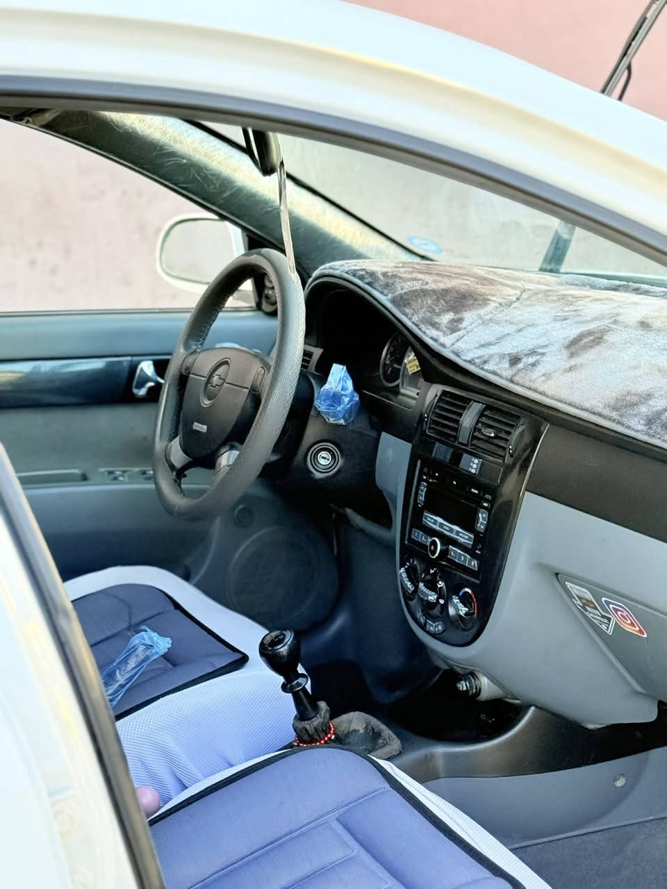 اوبترا2014
كير ومحرك مامفتوح كير عادي 
رقم أربيل بسمي تخم تاير جدد 
سياره مال بيت جاهز ***********
