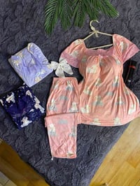 برمودة فانيلا زبدة  سعر الدرزن 60 الف رابط قناتنا للملابس التركية 👇🏻👇🏻...