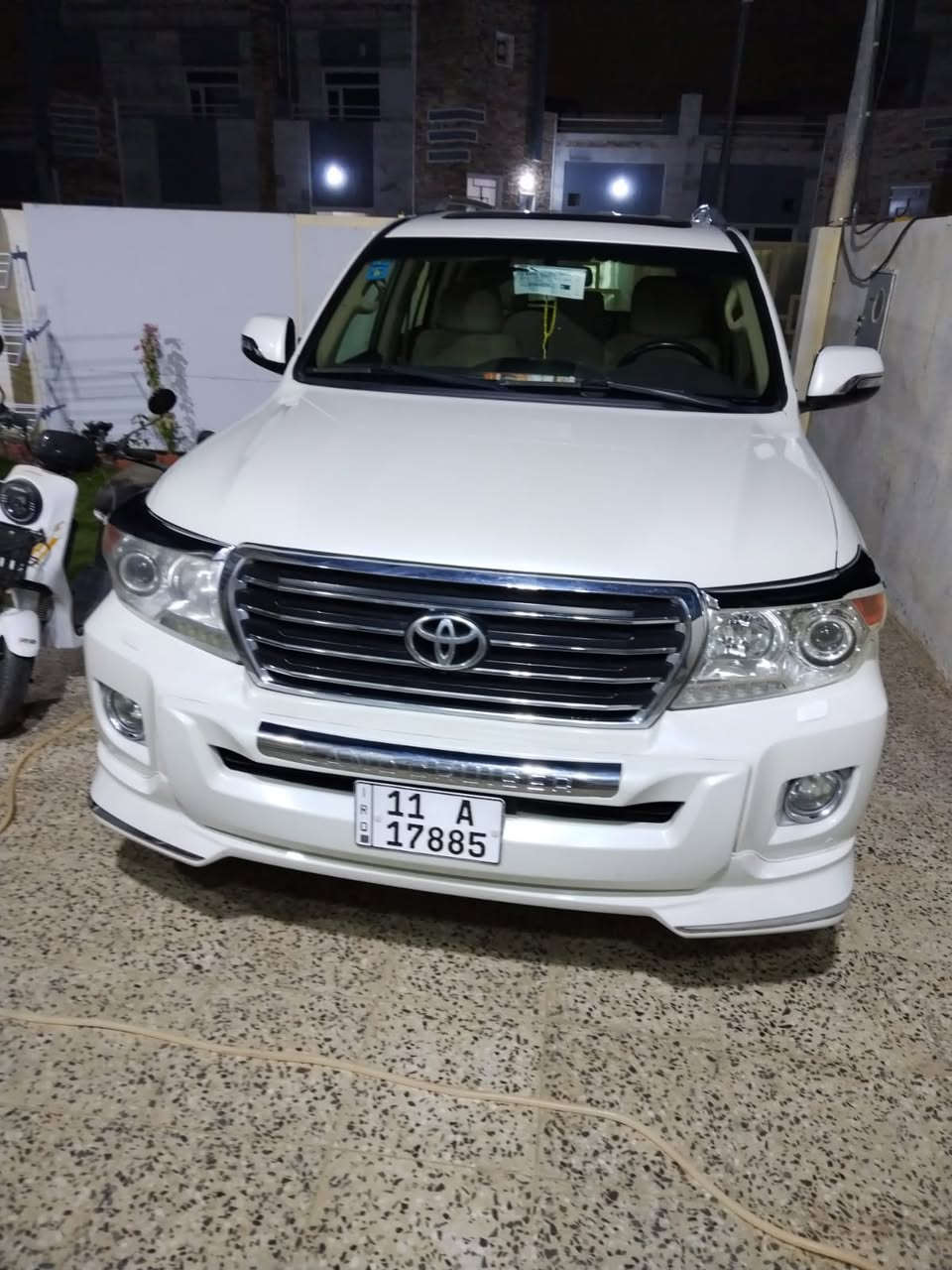 تيوتا لاندكروز 2012 فطيم ابيض كفاله من كل شي والنظافه فول
ماشيه 160 
السعر 355 بيها مجال
المكان كربلاء 
رقم الهاتف ***********
