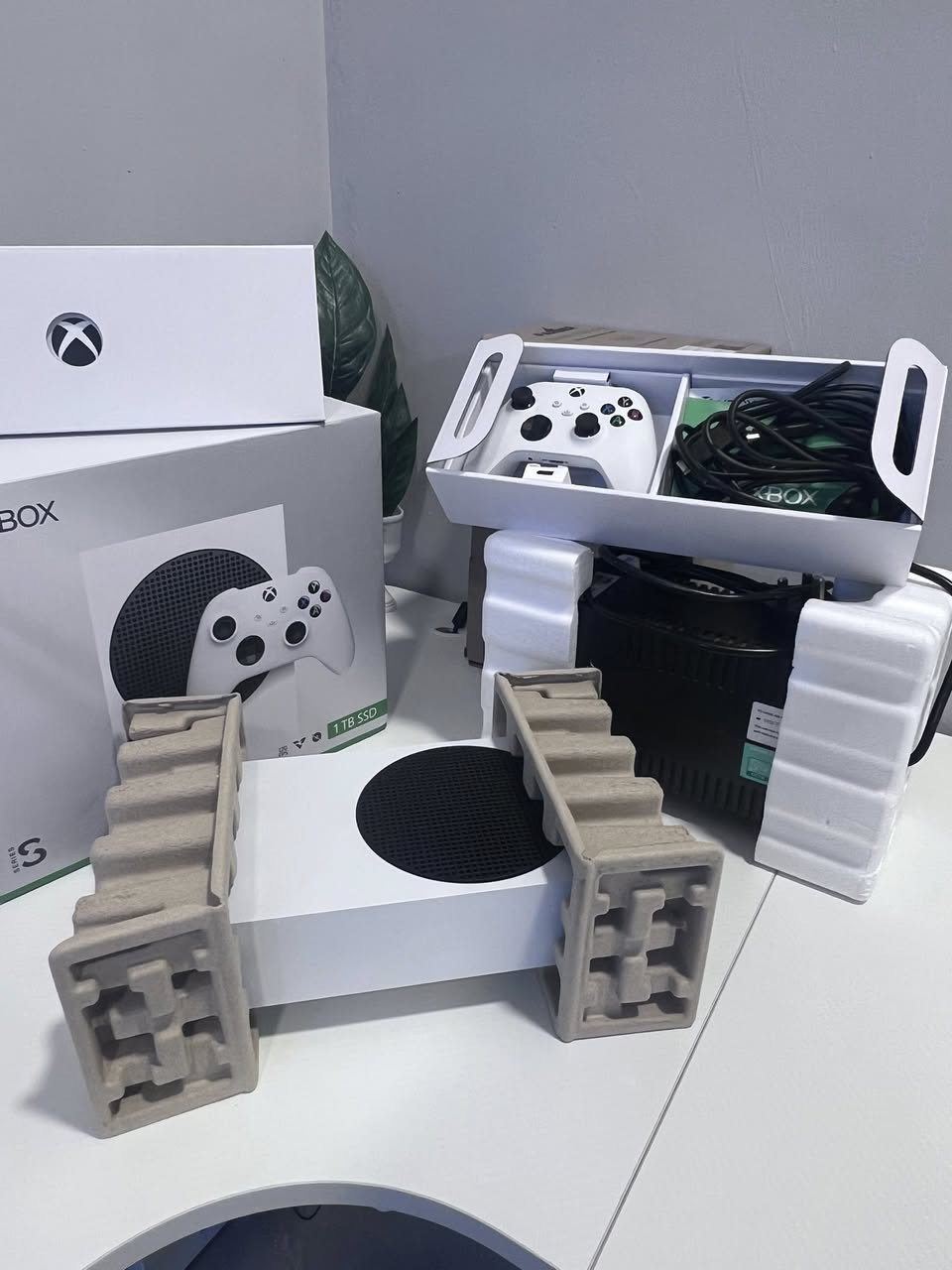 سيرس س تيرا 1  مع ubs 850 اصدار الجهاز 2024 جهاز جديد لوك جديد استعمال اسبوع واحد هوه والubs  يعني كانما ماخذه جديد بمعنه الكلمه اليده بعدها حتى مامستخدمه 
للبيع سعره مع ubs 500 الف  الشراي يخابرني فقط شراي جهاز جديد ***********
