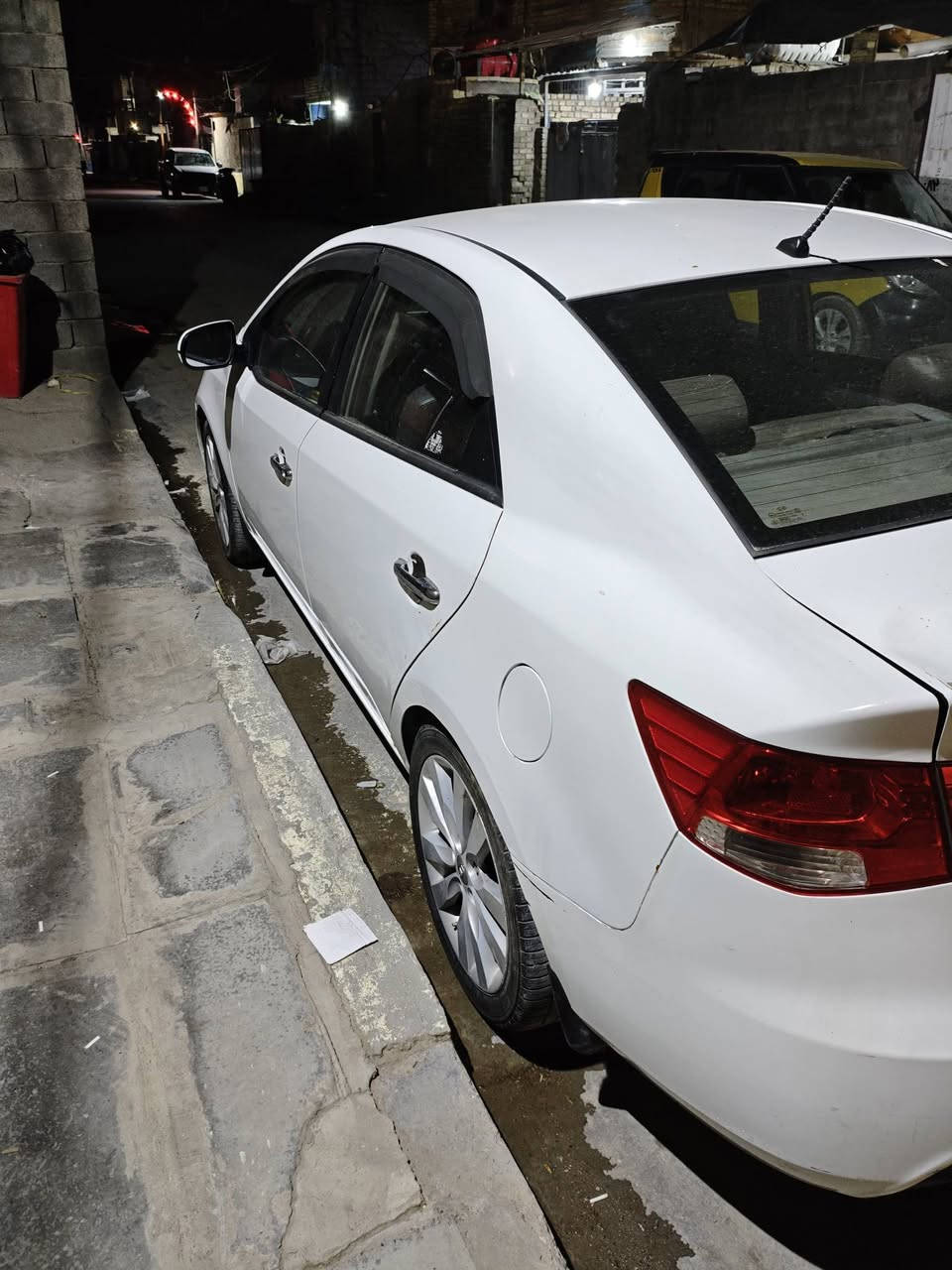 السلام عليكم ورحمة الله وبركاته
اخوان سيراتو خليجي موديل 13 للبيع رقم بغداد انكليزي السيارة باسمي ، بيها قبق الجنطة جهة اليسار موضح بالصور والباب الي خلف السائق بي بارد كد أقل الشبر والدوسة اليمنى بيها ضرر وشخوط بسيطة جدا 

الباقي كفالة 

مكان السيارة بغداد/ البلديات أو الكمالية 

اخوان السعر 105 قفل ما بيها مجال نهائي 
*********** متوفر واتساب واتصال 

محبتي لكم
