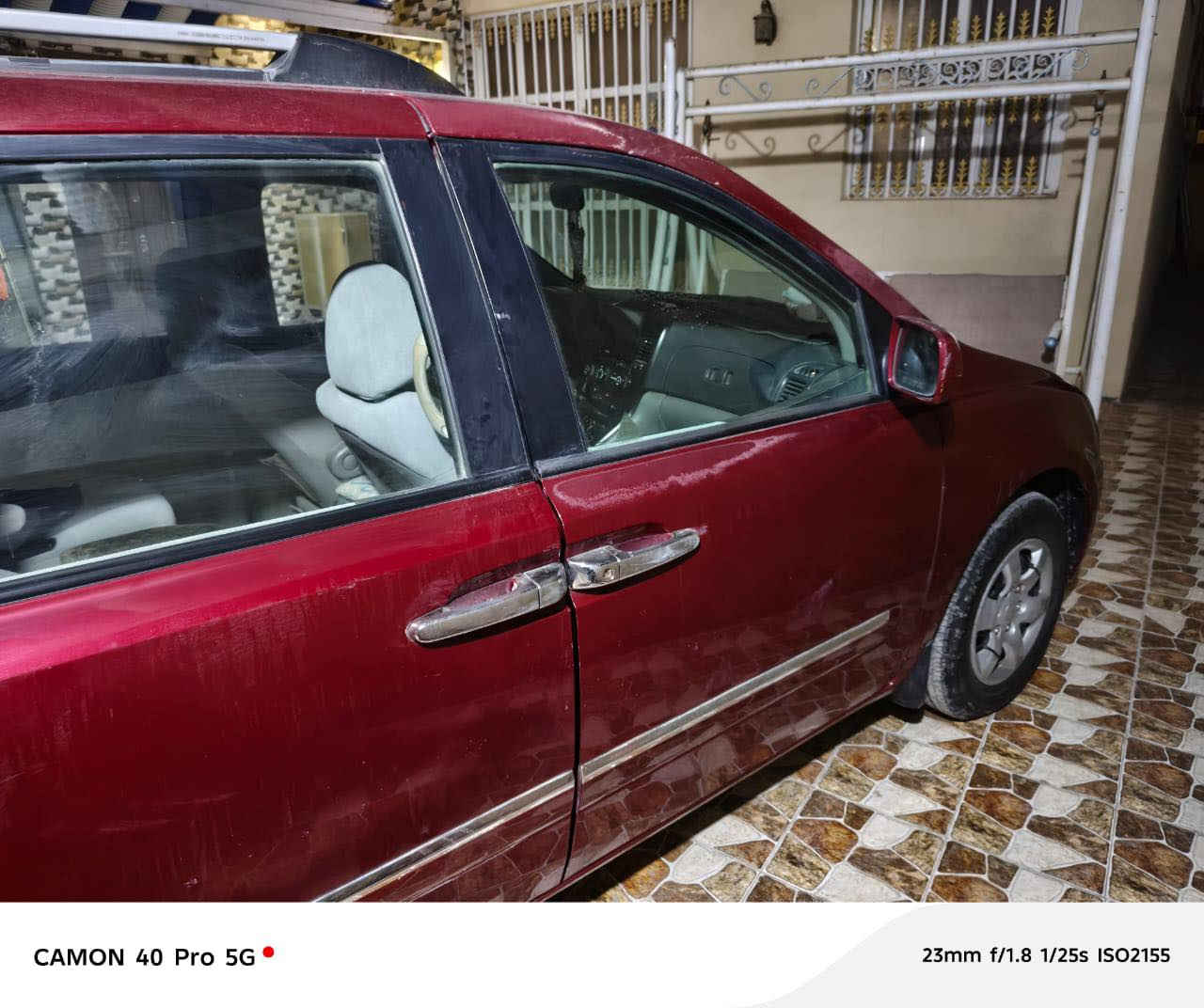 كيا سيدونا للبيع موديل ٢٠٠٧ السيارة بحالة ممتازة جداً ونضيفه ، محور غاز يعني خطين غاز بنزين منضومه جديدة قبل يومين شادها العنوان ديوانية قضاء الدغارة للاستفسار *********** 
السعر ١٣٠ وبيها مجال
