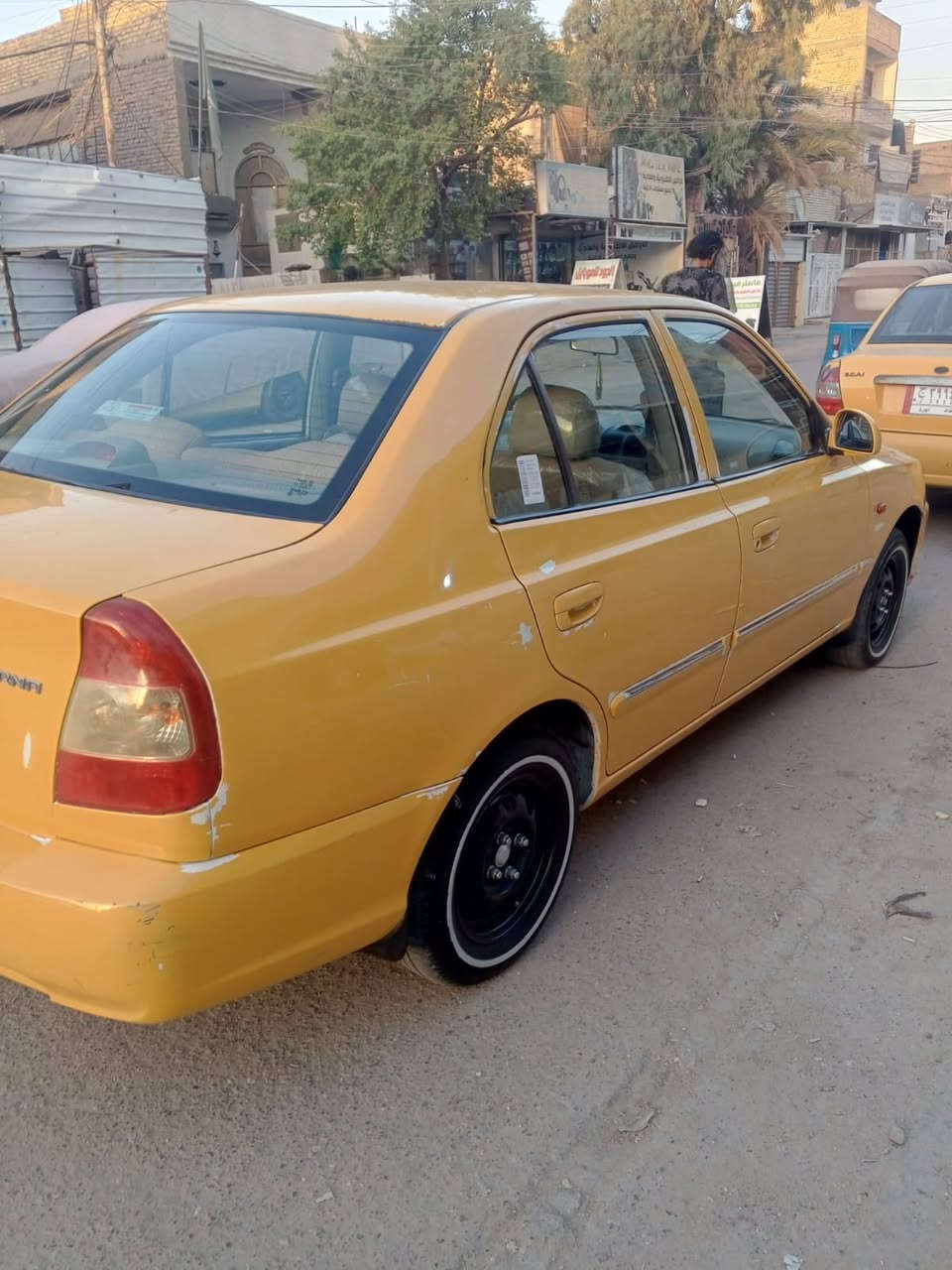 السلام عليكم  !!!!
فيرنا 2014 ما معيودة كفالة عامة 
رقم نكليزي مصفرة هيئة وغرامات 
كفالة عامة من كلشي هزة جديدة 
تبريد ثلج تخم تاير  سنويه 2032
سيارة وضع الشركة سيارة بالصور بعد احلى 
ماشية 100 km 
مكان بغداد البلديات السعر 76 وبيها مجال قليل 
‭***********
