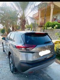 نيسان روج موديل 23 للبيع حادثه بس بنيد ودعاميه رقم بغداد الجديد تحويل ...