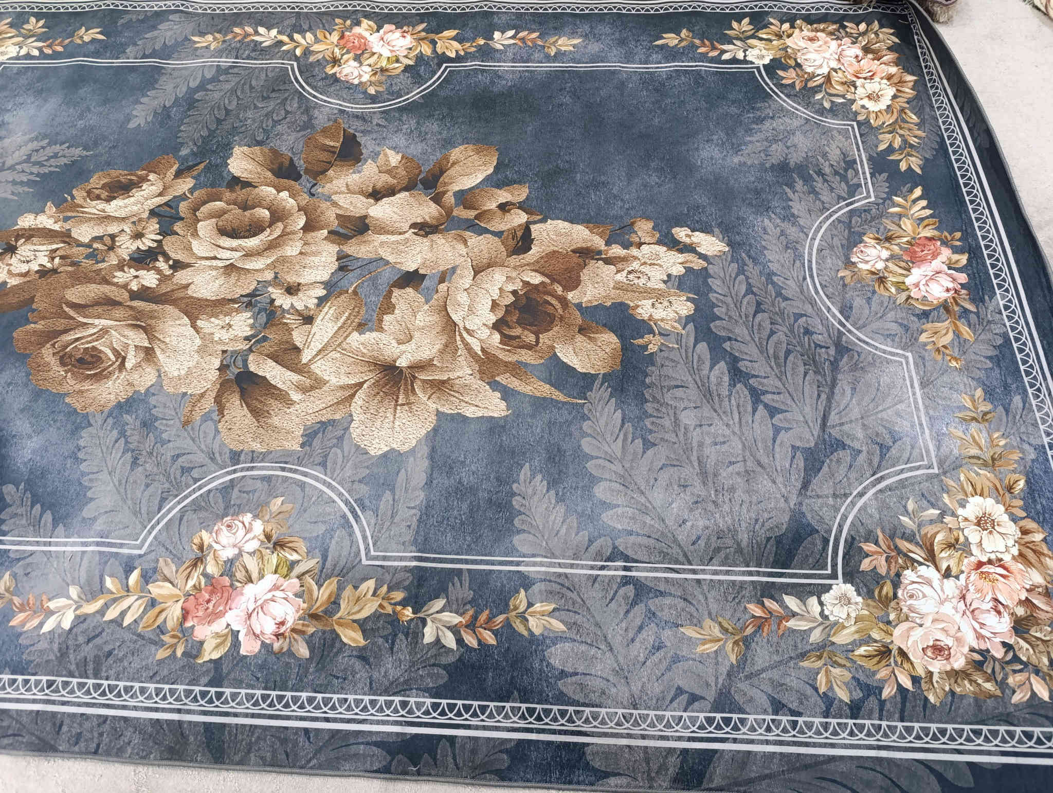 فەرش بن لاستیک دوو بەسێ لەکەلار کۆن ئەو رەنگانە بەردەستە کێ زوو هات پیرۆزی بێت 
دانەی 22هەزارە تکایە مەعامەلەی نیە
***********
