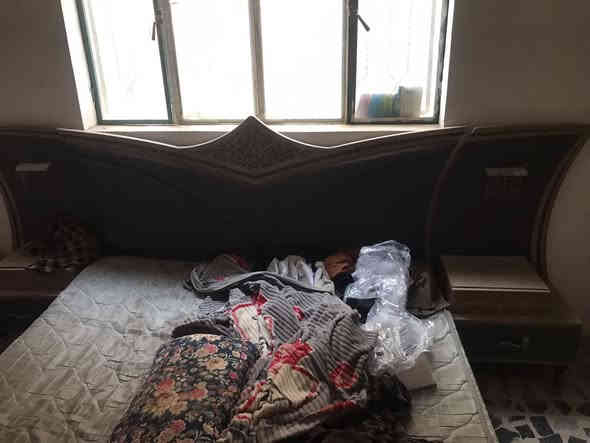 السلام عليكم    غرفه للبيع الغرفه ٥ قطع وكلش جديده يشهد الله بس متروكه فوك ما مكسور بيها اي شي كلش جديده 
السعر ٢٧٥ وبيها مجال مكاني حله مقابيل مستشفى تركي 
***********
