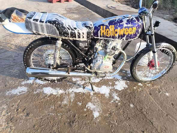 السلام عليكم: للبيع او مراوس بستوته حسب القناعه ونطي فرق حته اذا كلك
ملاحظه الي يعجبه السعر يجي خاي ولي مايعجبه لايطي سعر من يمه تره يحصله احجايه 
دراجه للببع تعمير 25 جاهزه ضوه وباتري وكتف 
ثاني تبديلت دهن بعدهي مامفيلسه
الشاصي نامه  اوراق اصولي مديل 18بيه بس اذان المدكر طاكه وملحومه 
السعر 775بيه مجال قليل: ***********
مكاني بين السماوه والرميثه محطت تعبأت وقود ثوار العشرين دبيس
