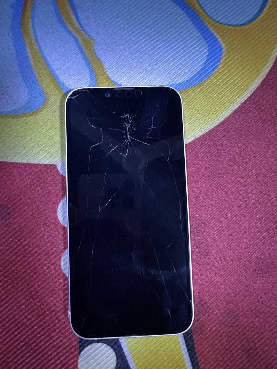 السلام عليكم . ايفون13عادي نموذج mالسعر 350وبيه مجال قليل #للبيع او المراوس
شاشه مبدله اصليه مال تفصيخ بيها كسر بالكلاسه ماكو تأثير اقد على المس . ذاكره 128بطاريه اصليه مامبدله 80 
متواجد فيس و واتساب ***********
