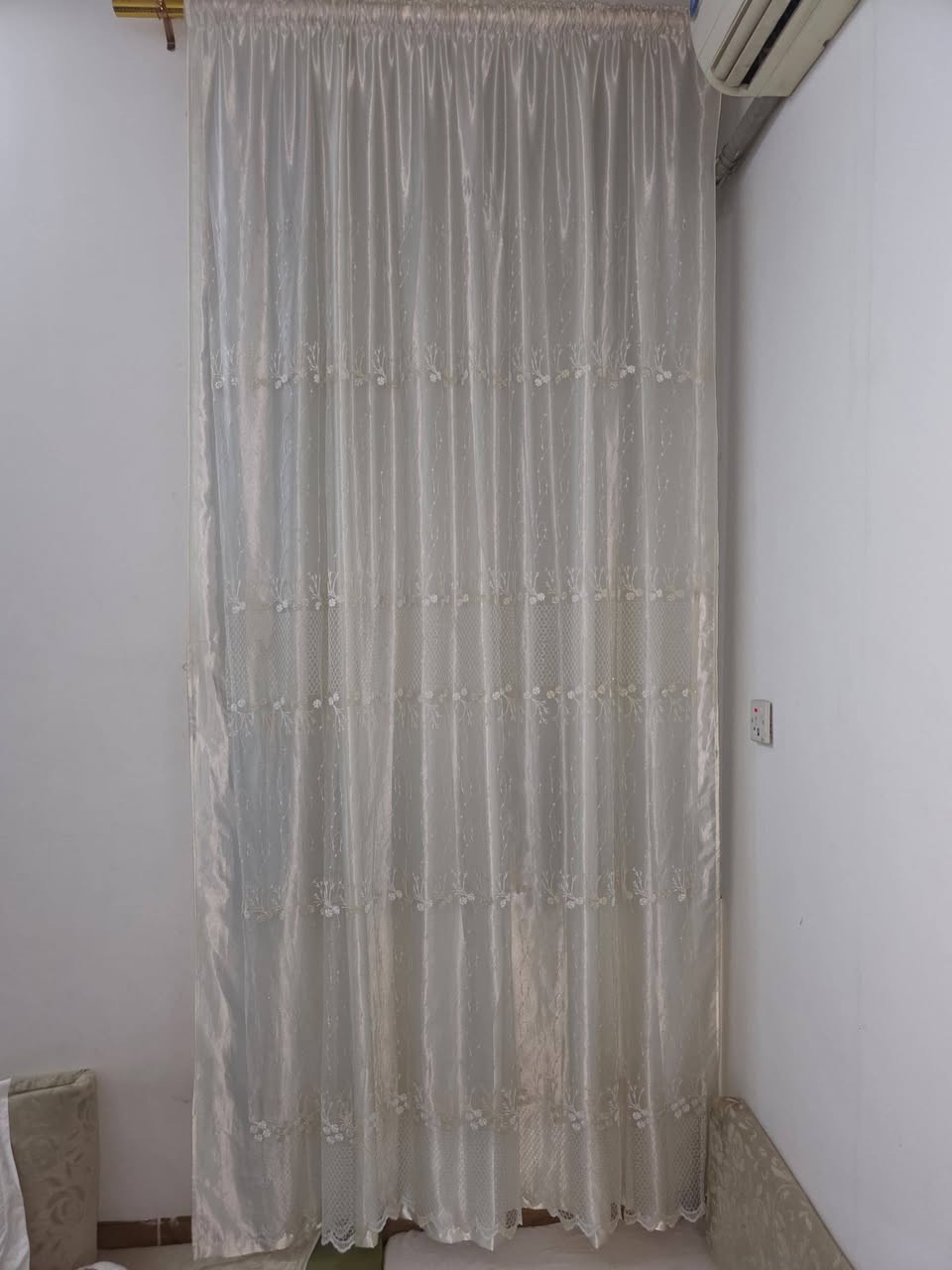 اغراض للبيع نظيفة جدا للتواصل ***********
