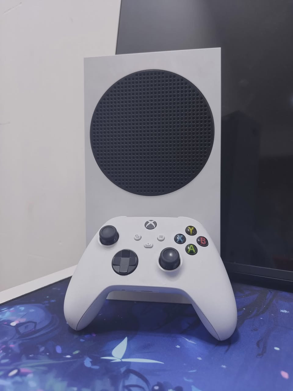 السلام عليكم 
متاح  x box sires s
نضافة 95٪ مساحة 512 
اصدار الجهاز 2023 
جهاز لوك ستيكر ما مفتوح ويا كامل ملحقات اصلية مال الكارتون لا مصلح ولا مبدل جوستك اصلي ما مفتوح حساب بي 5 لعبات + اشتراك گيم باس شهر كامل مكاني بغداد مدينة الصدر ***********
