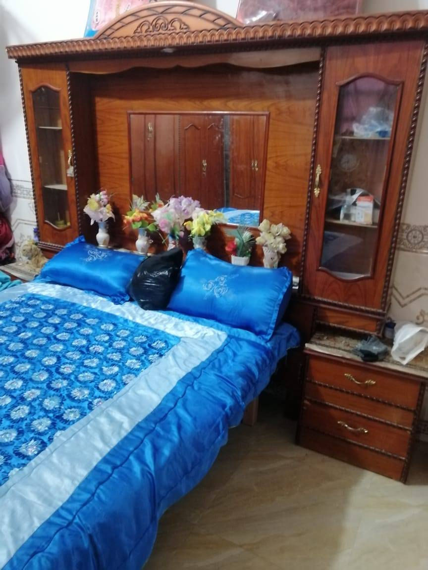 غرفه نوم للبيع السعر مليون بيها مجال
***********
