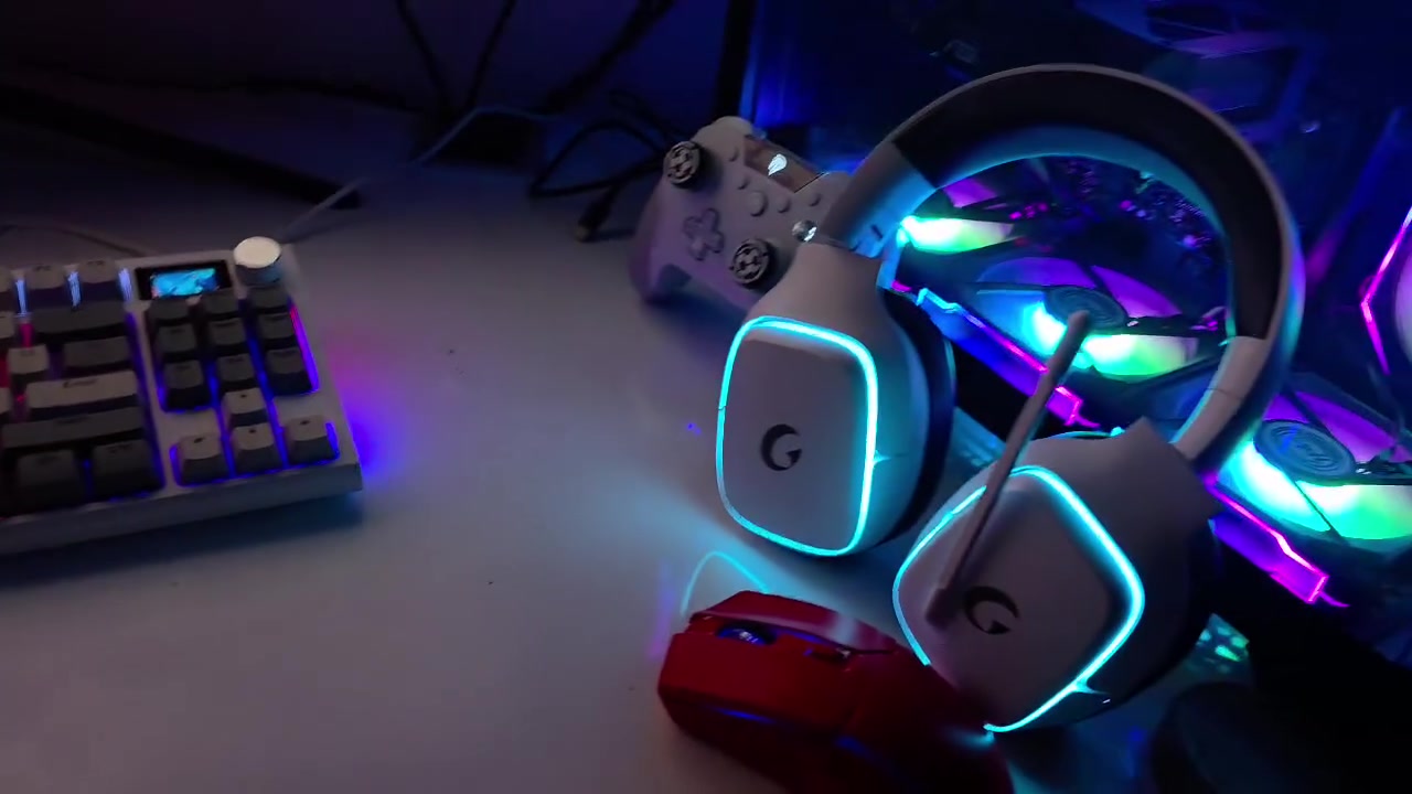 سيت اب كامل للبيع
مواصفات الـ PC:
​المعالج: Intel Core i5-14400F 
​كرت الشاشة: NVIDIA GeForce RTX 5060 Ti (16GB) 
​اللوحة الأم: Gigabyte B760 DS3H AX DDR4 wifi
​الرامات:   16 GB DDR4 
​التخزين: 1 TB .
​نظام التشغيل: Windows 11 Pro.
​🎮 الملحقات والإضافات :
​الشاشة: شاشة Hisense حجم 32 بوصة، منحنية (1000R) 
​الكيبورد:  Attack Shark 
​الكرسي: كرسي طبي مريح من شركة Fantech (مصمم لساعات الجلوس الطويلة ولراحة الظهر).
​حماية الطاقة: جهاز UPS من شركة FSP (سعة 1K Online) - لحماية الجهاز من تذبذب الكهرباء وضمان استمرارية العمل في حال انقطاع التيار.

ميز الي موجود كدامكم 

السعر مليونين و٤٠٠
للاستفسار واتساب (***********)
