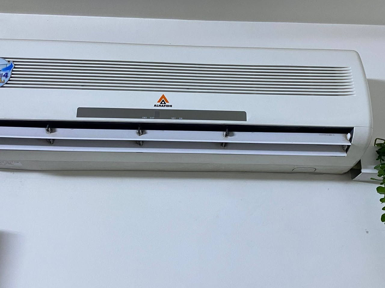 مرحبا عندي سبلت نظيف جداً ماركه الحافظ 2 طن رايده ب350 مكاني الدوره ***********
