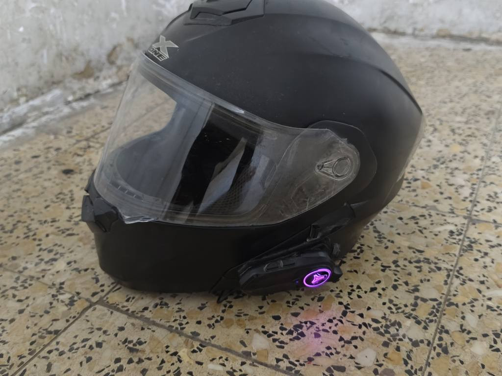 خوذة للبيع x1 تجي وساعة سماعة بلوتوث سعر 75 
مكاني بغداد الغزالية *********** نضيفة كلشي ما بيهة بغداد, العراق
