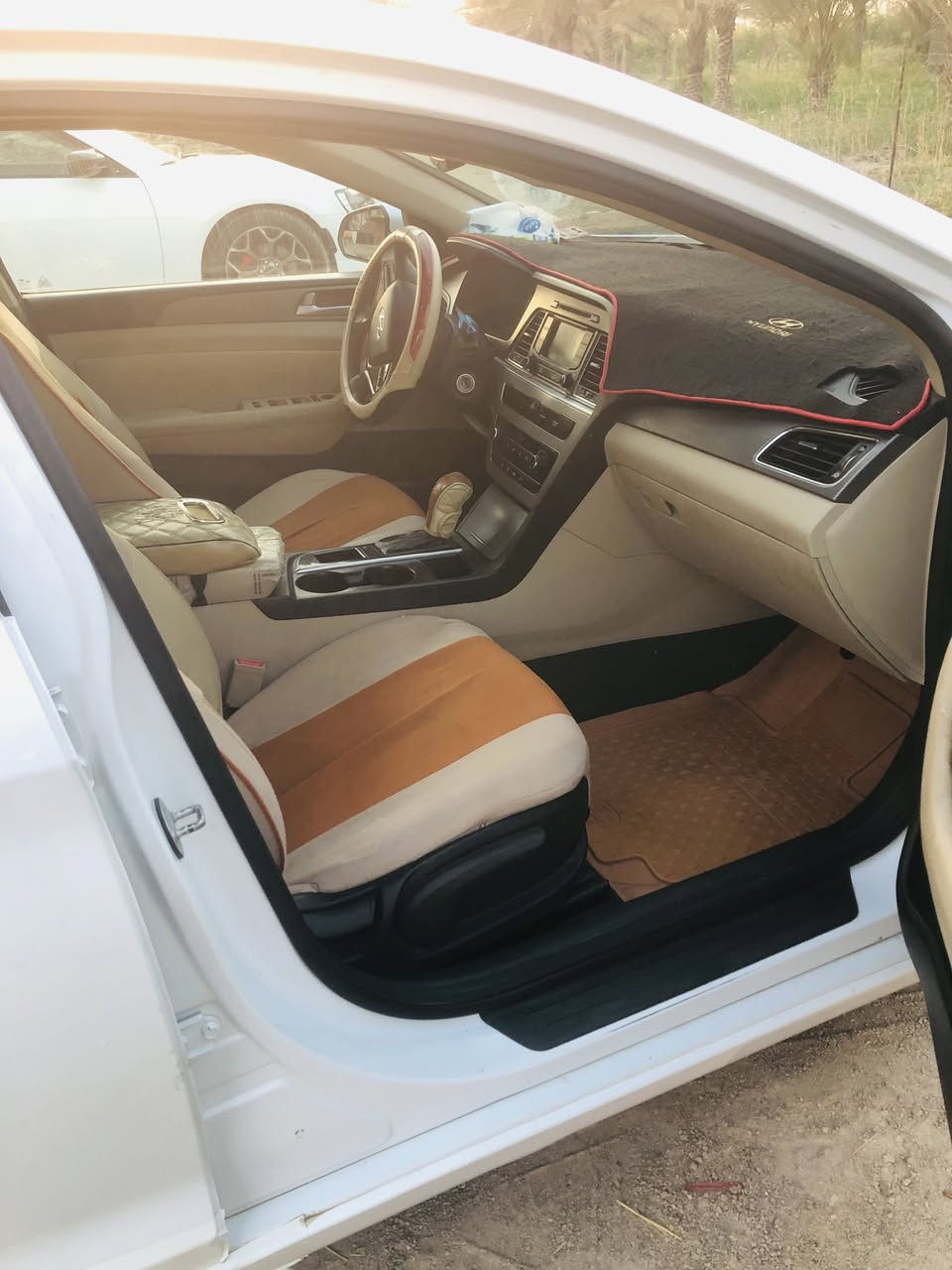 سلام عليكم شباب سوناتا ٢٠١٥ سياره رقم كربله باسمي 
تحويل ثاني يوم مواصفات نص فول كتمره دواره شاشه اشاير مري ذني ماشيه ١٢٠الف ميل سياره جاهزه عليه ادامه تبريد مبدللها منضومة تبريد كامله بدلته قبل سبوع حادثه يمك سونار موضح كلشي حادثه خلفي حلوه سياره كامله سعرها ١١٠ وبيه مجال حك جيه وماعده ياخذ بلاش ***********
