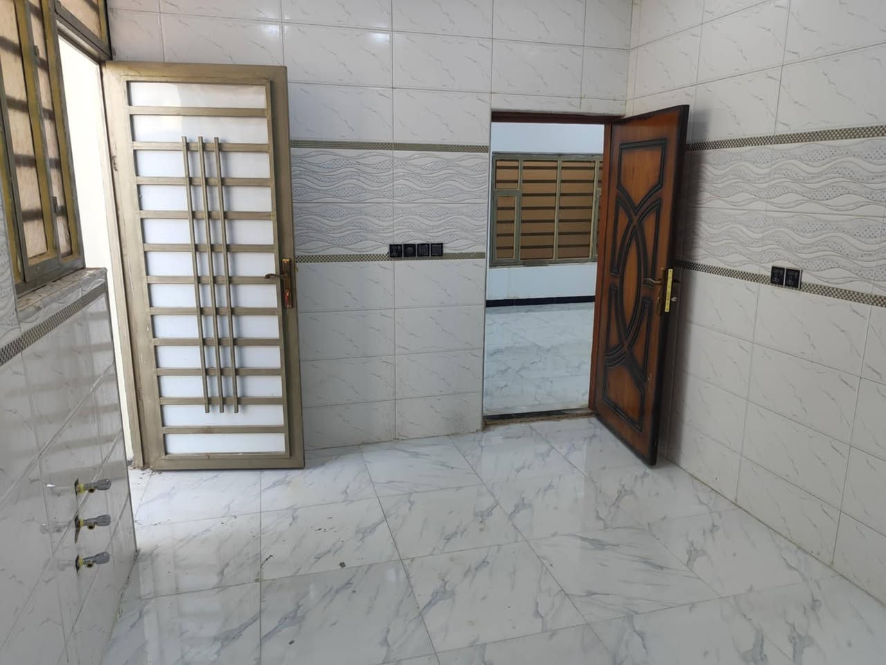 اعلان🏠 اعلان 🏠 اعلان 🏠
✅ يعلن مكتب عقارات فدك ✅

💯دار  للبيع المساحة 160متر في
شط العرب _الجزيرة
   شارع زين العابدين 
قرب مدرسة المنهاج الامثل💯

متوفرة كافة الخدمات ماء كهرباء تبليط اناره  

يحتوي

٢غرفة _ديوانية _هول _مطبخ _صحيات

السعر 87 مليون

بناء جديد 2025

جنس العقار طابو ملك صرف زراعي

للإستفسار
***********
***********
