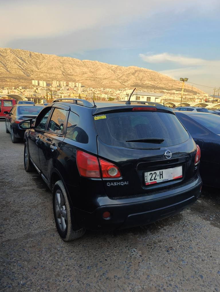 نیسان قاشقای 2010 سێ چارچە بێ ناوگرتن 
سعر تەنها 75 ورقە 4 ورقەش غرامە 
سیارەکە گێر و مکینەی کرولای بو بەستراوە 
لە تحویل غرامە برانەوە بەشەرت لە دهوکم 
واتساب کورک *********** دهوك, العراق
